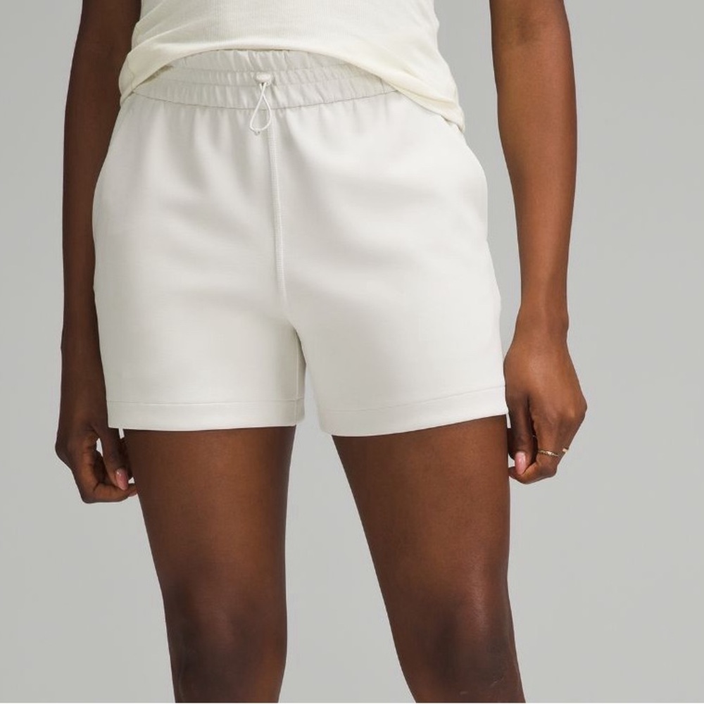 LULULEMON NWT Softstreme High-Rise Short 4"